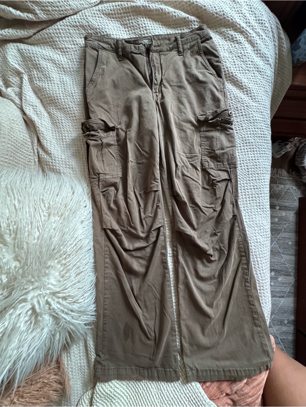 Women’s Cargo Pants in Olive Brown